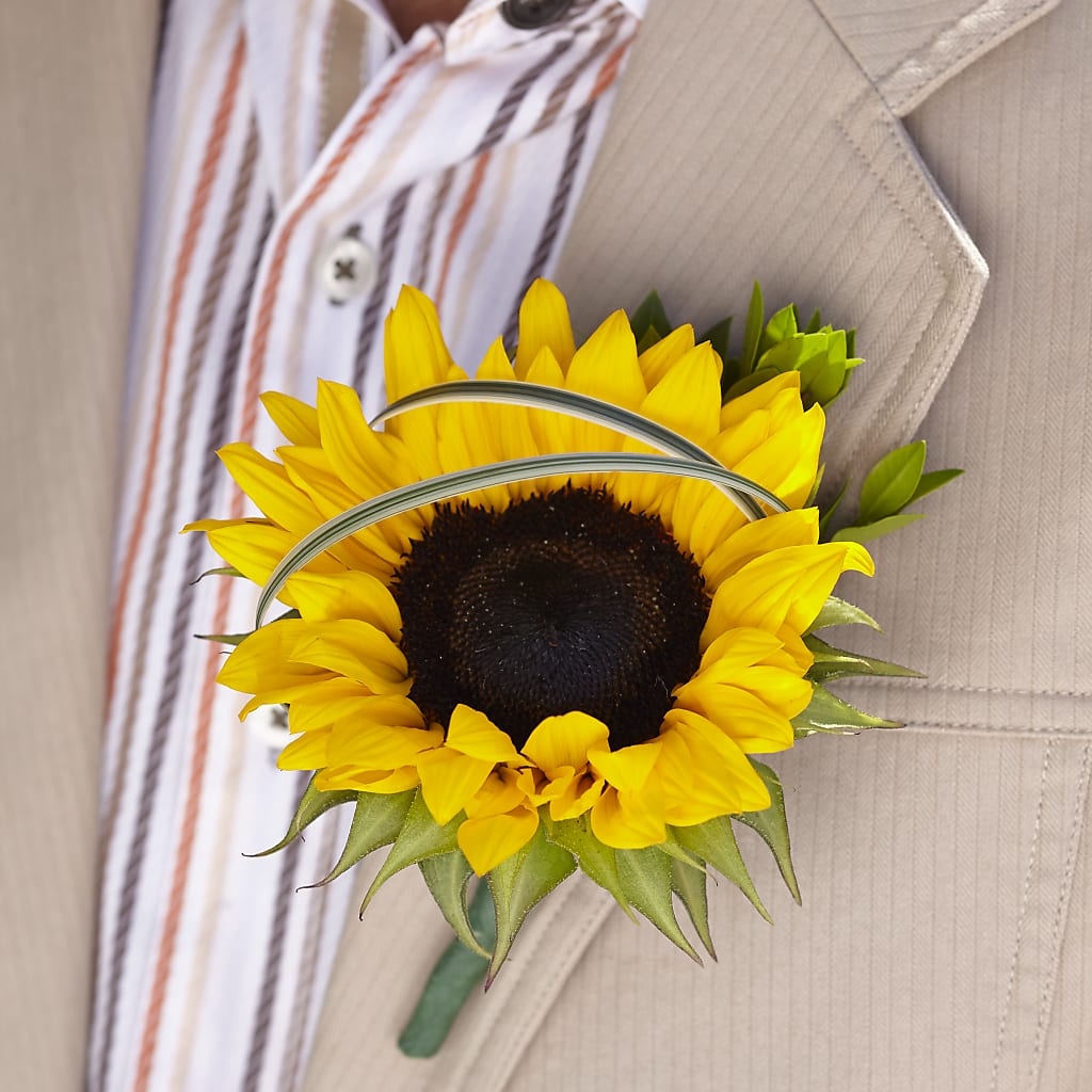 Free Spirit Boutonniere – The Gift Garden, Macon GA